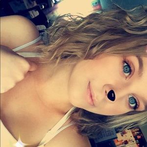 Meet your Posher, Kayla